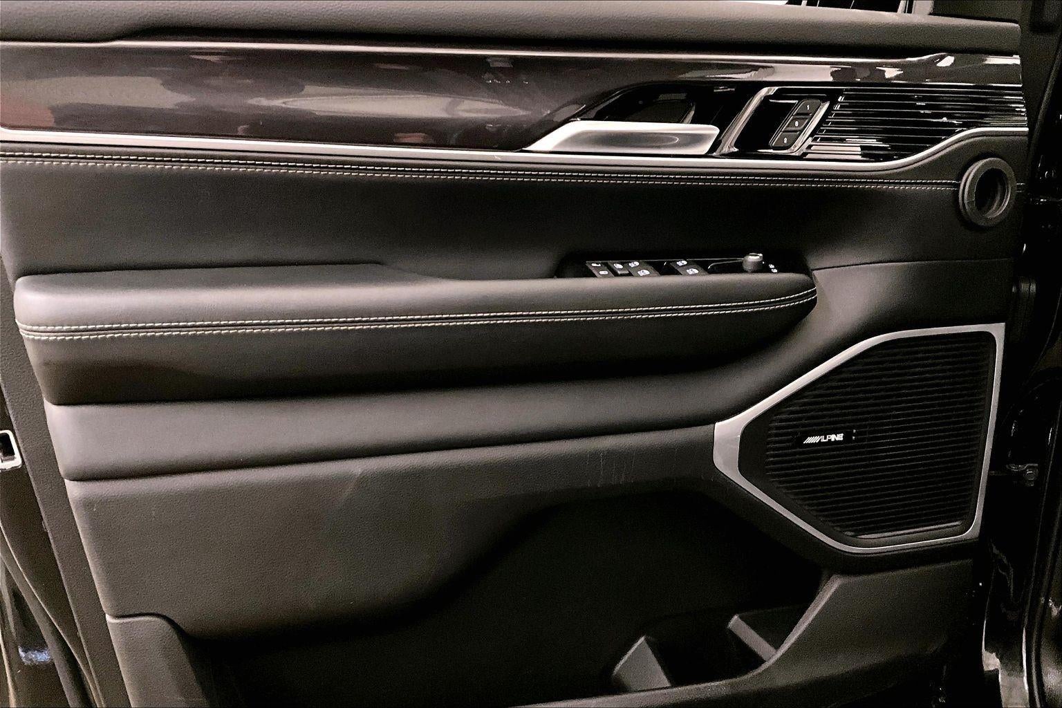 2024 Jeep Wagoneer Base