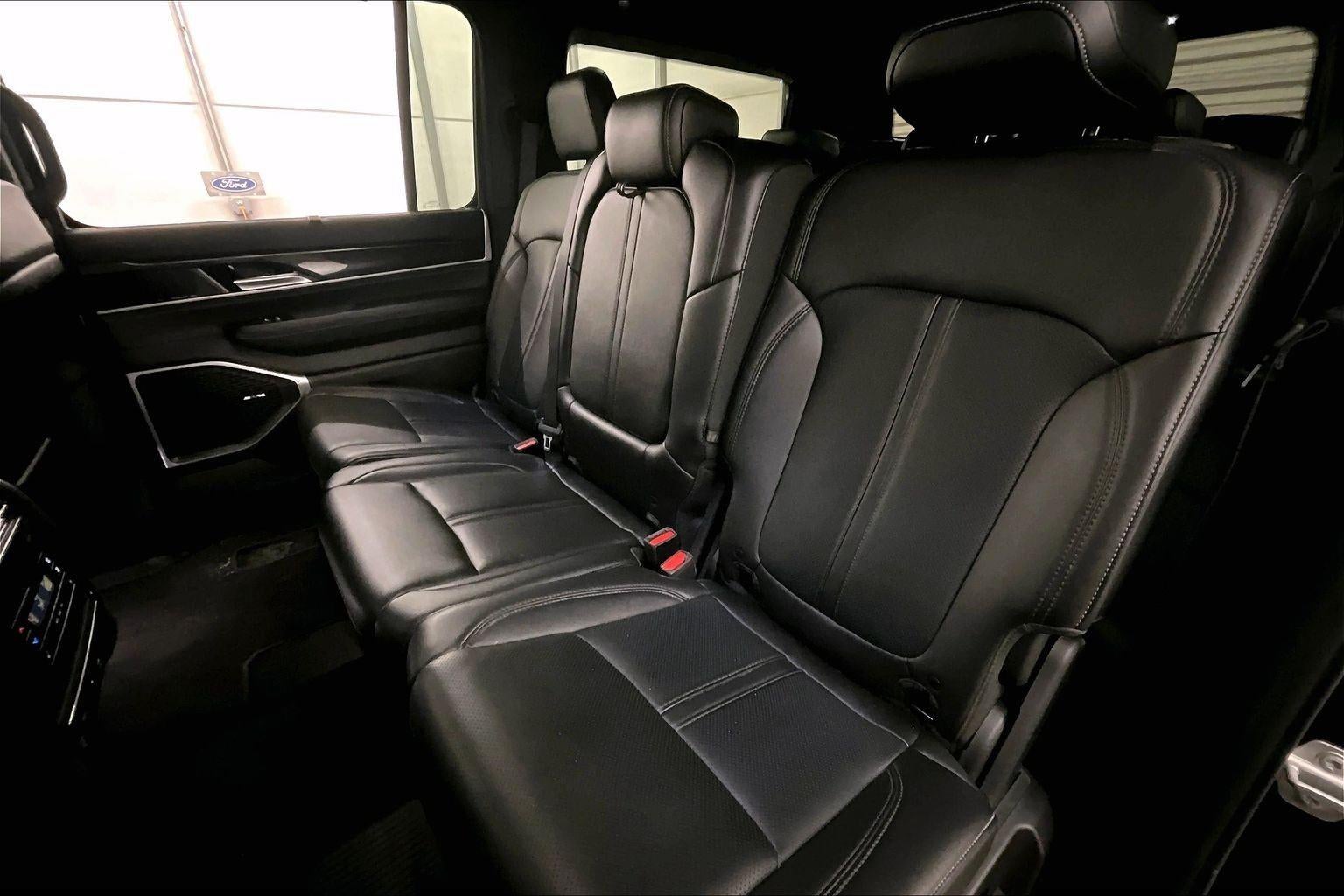 2024 Jeep Wagoneer Base