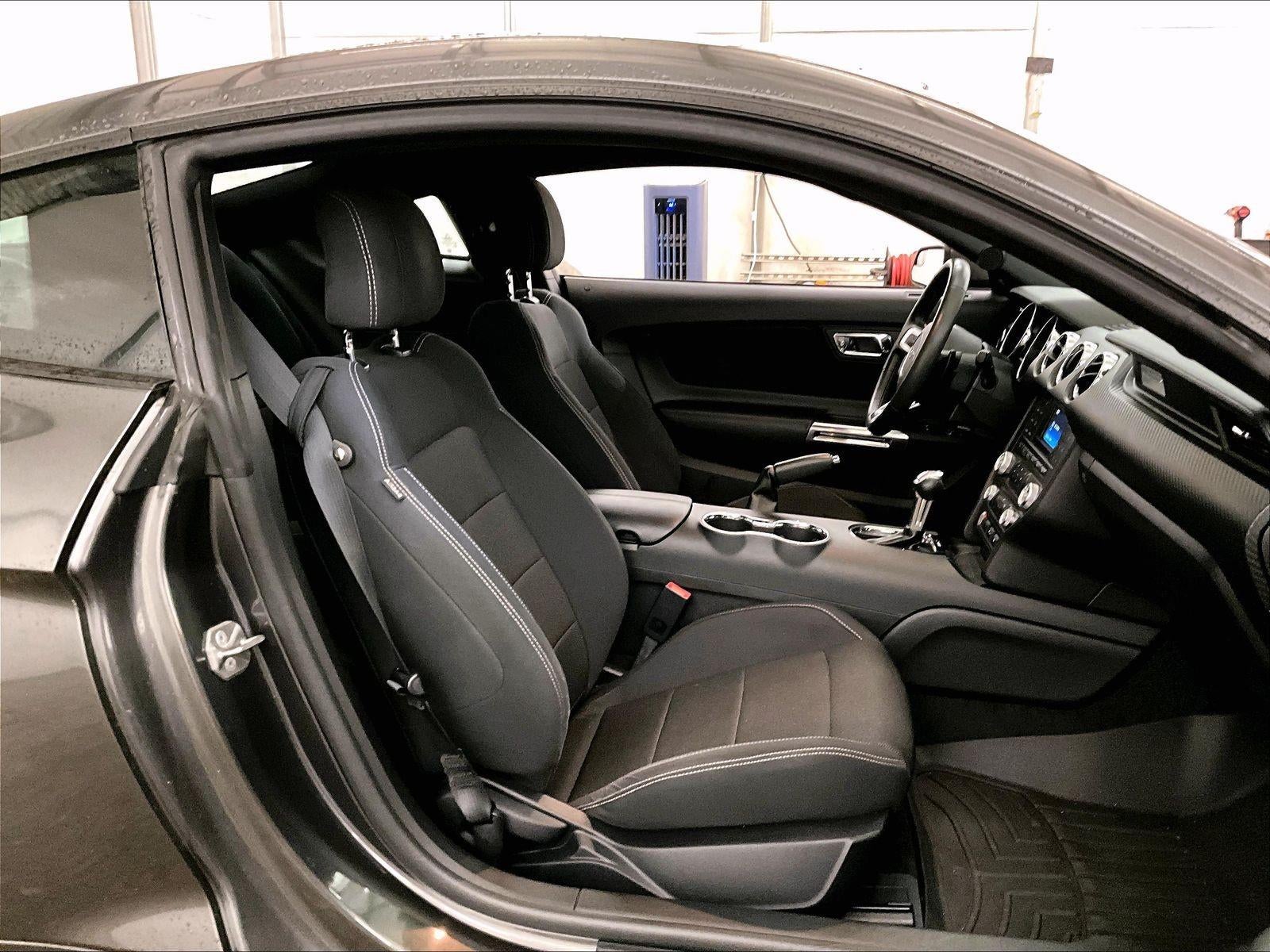 2016 Ford Mustang V6