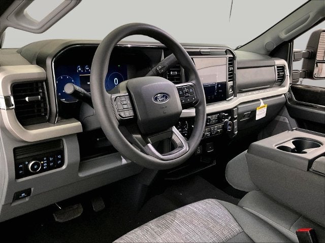 2027 Ford Super Duty F-350® XLT