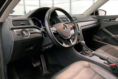 2017 Volkswagen Passat R-Line w/Comfort Pkg