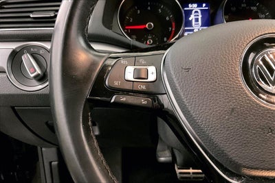 2017 Volkswagen Passat R-Line w/Comfort Pkg