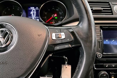 2017 Volkswagen Passat R-Line w/Comfort Pkg