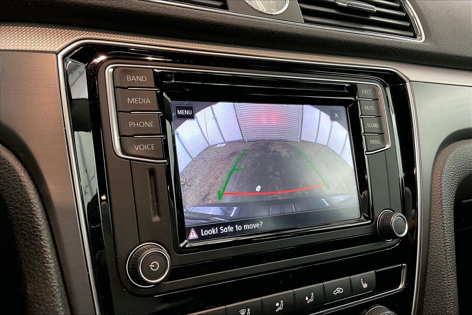 2017 Volkswagen Passat R-Line w/Comfort Pkg