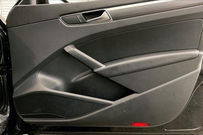 2017 Volkswagen Passat R-Line w/Comfort Pkg