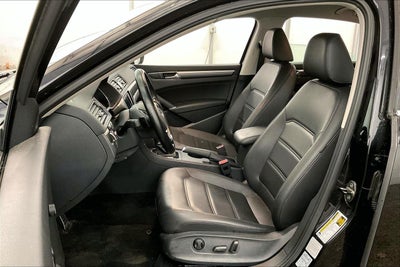 2017 Volkswagen Passat R-Line w/Comfort Pkg
