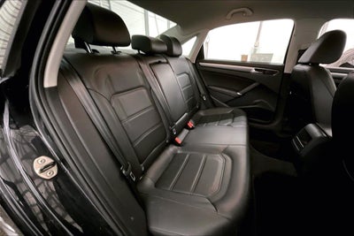 2017 Volkswagen Passat R-Line w/Comfort Pkg