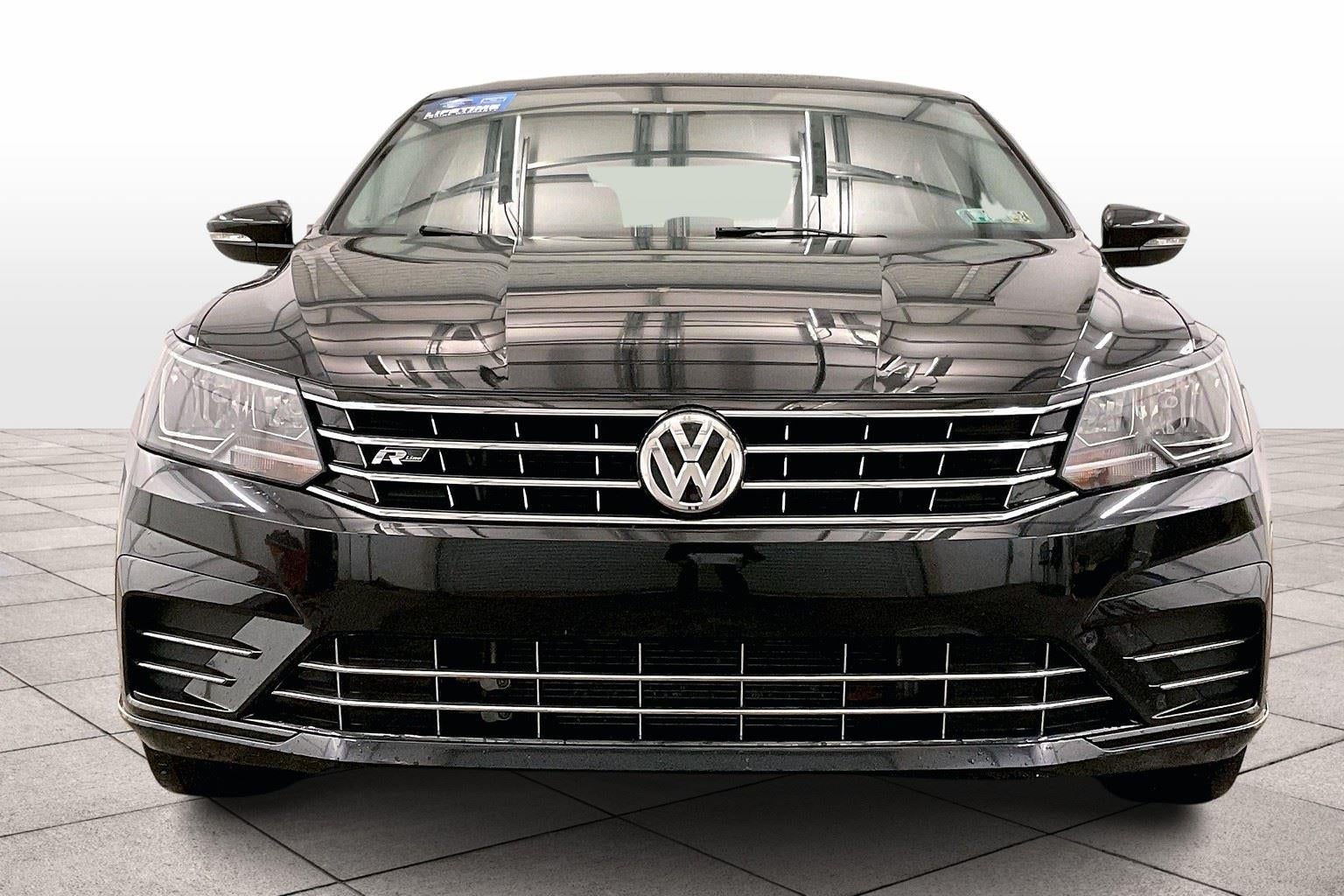2017 Volkswagen Passat R-Line w/Comfort Pkg