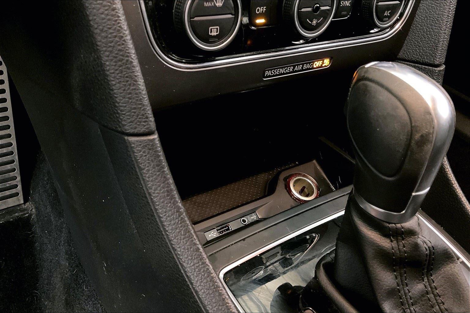 2017 Volkswagen Passat R-Line w/Comfort Pkg