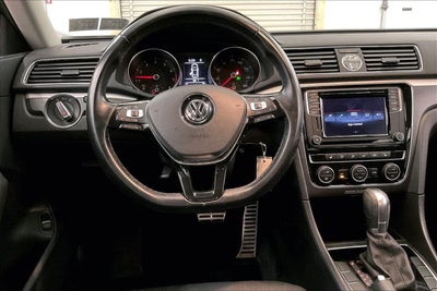 2017 Volkswagen Passat R-Line w/Comfort Pkg