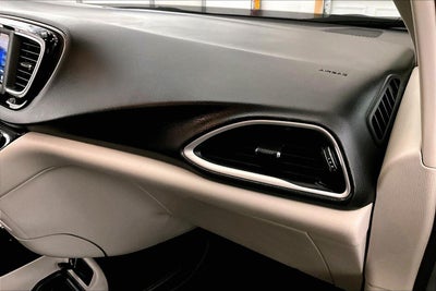 2020 Chrysler Voyager L