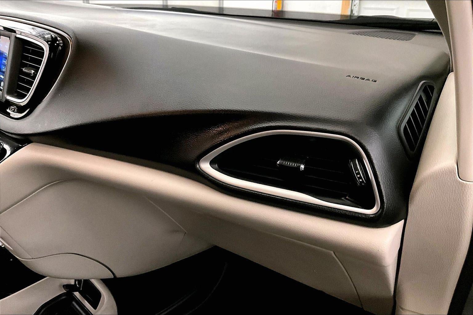 2020 Chrysler Voyager L