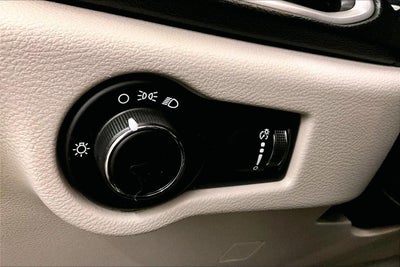 2020 Chrysler Voyager L