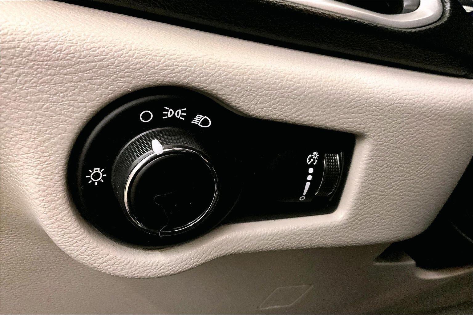 2020 Chrysler Voyager L