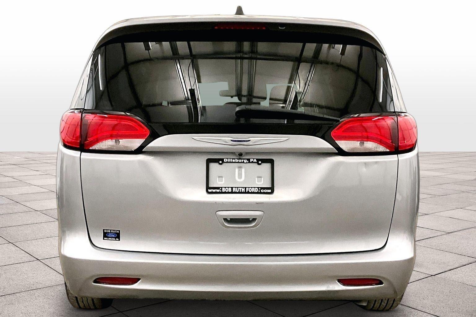 2020 Chrysler Voyager L