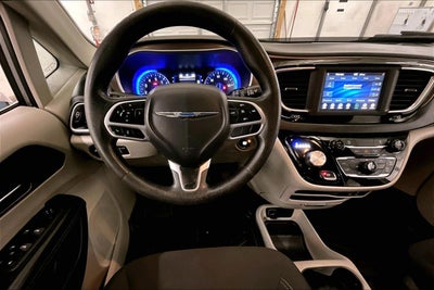 2020 Chrysler Voyager L