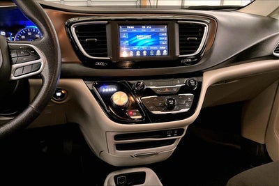 2020 Chrysler Voyager L