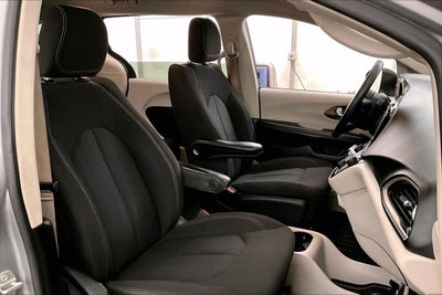 2020 Chrysler Voyager L