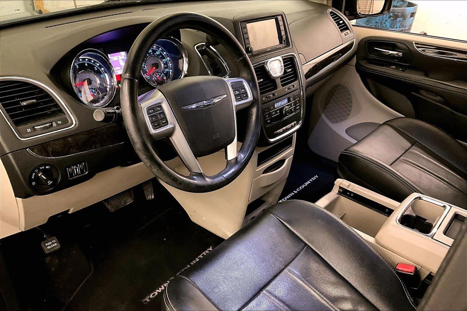 2013 Chrysler Town & Country Touring