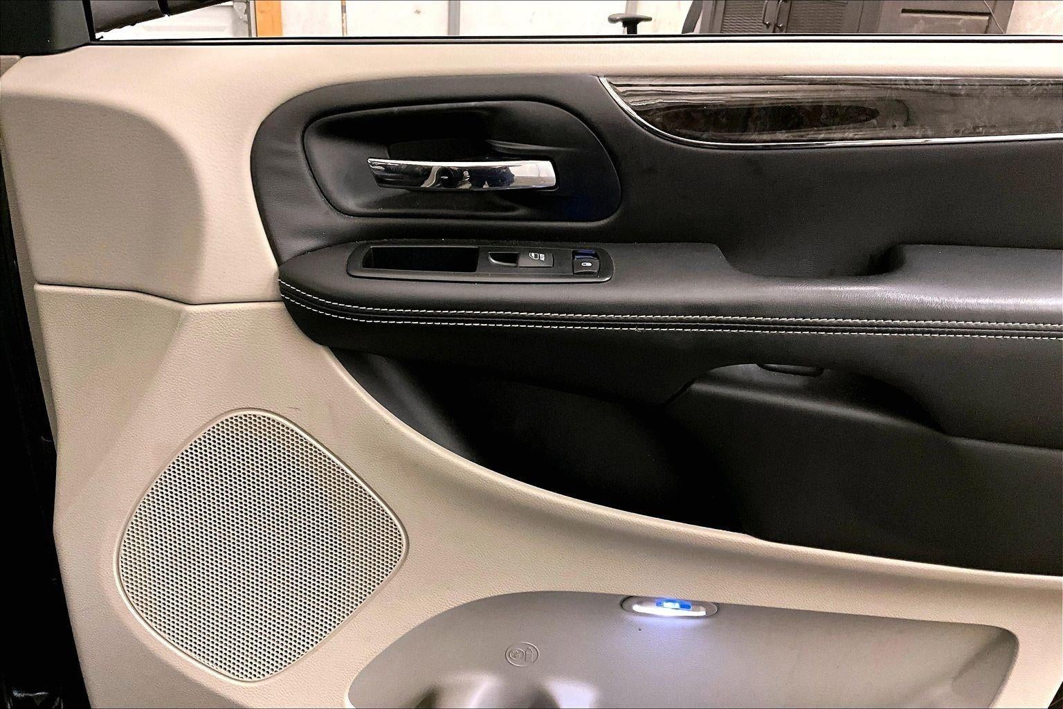 2013 Chrysler Town & Country Touring