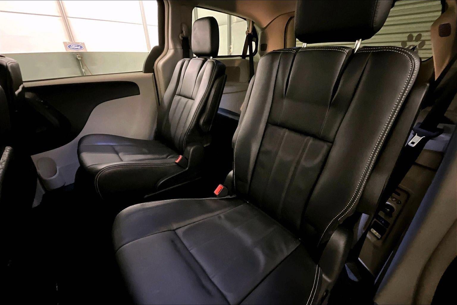 2013 Chrysler Town & Country Touring