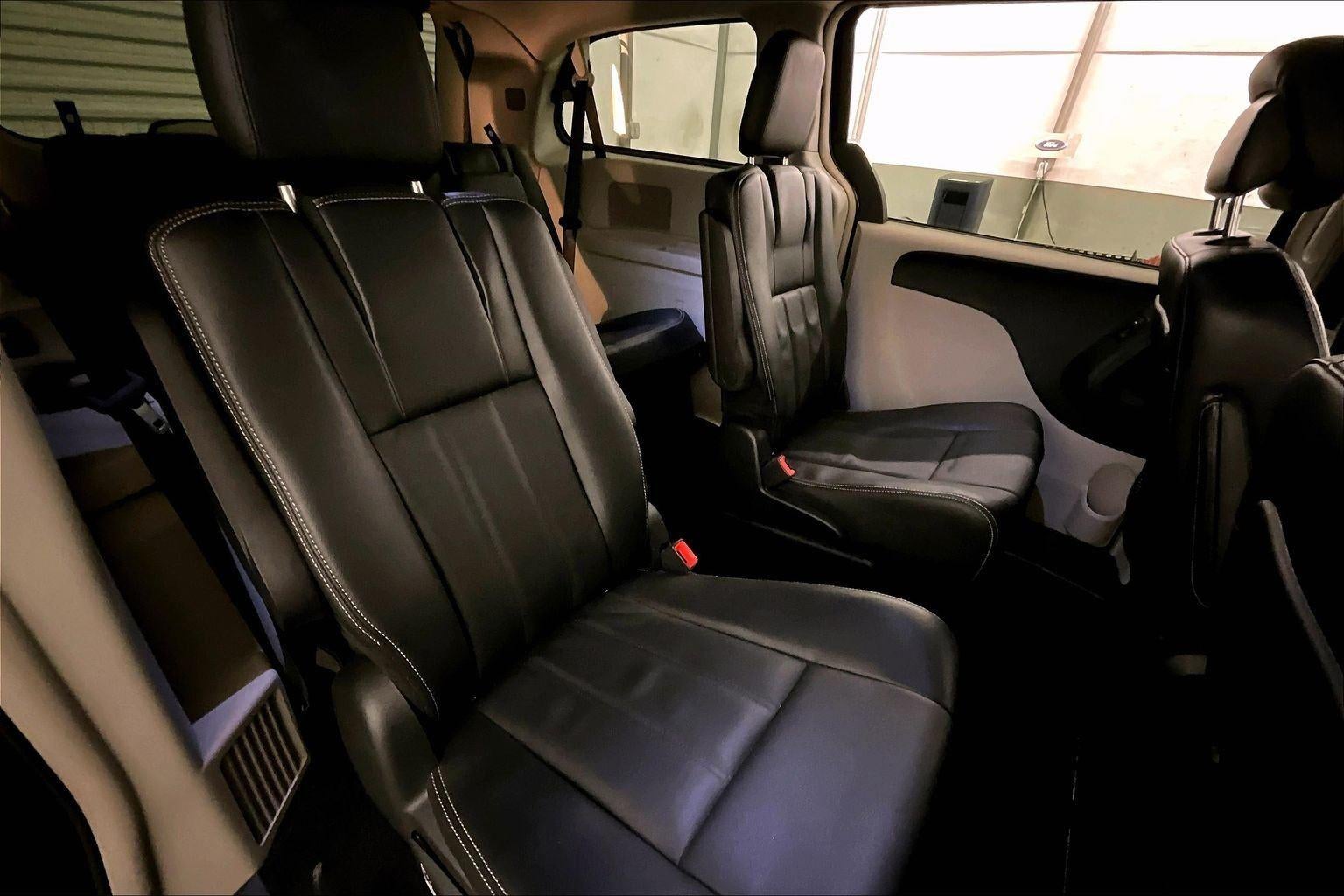 2013 Chrysler Town & Country Touring