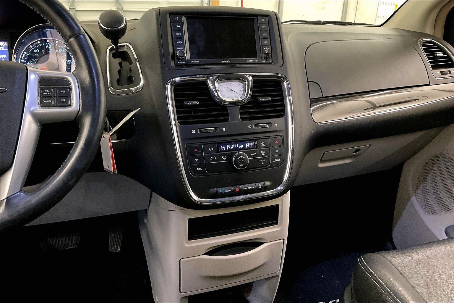 2013 Chrysler Town & Country Touring