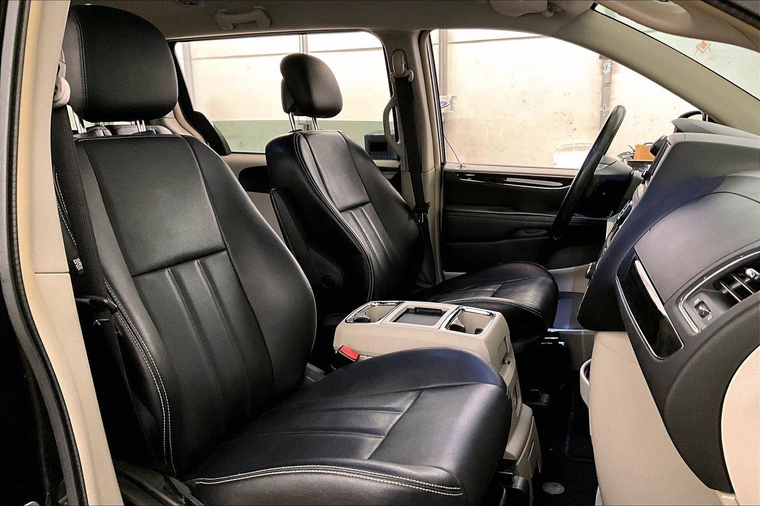 2013 Chrysler Town & Country Touring