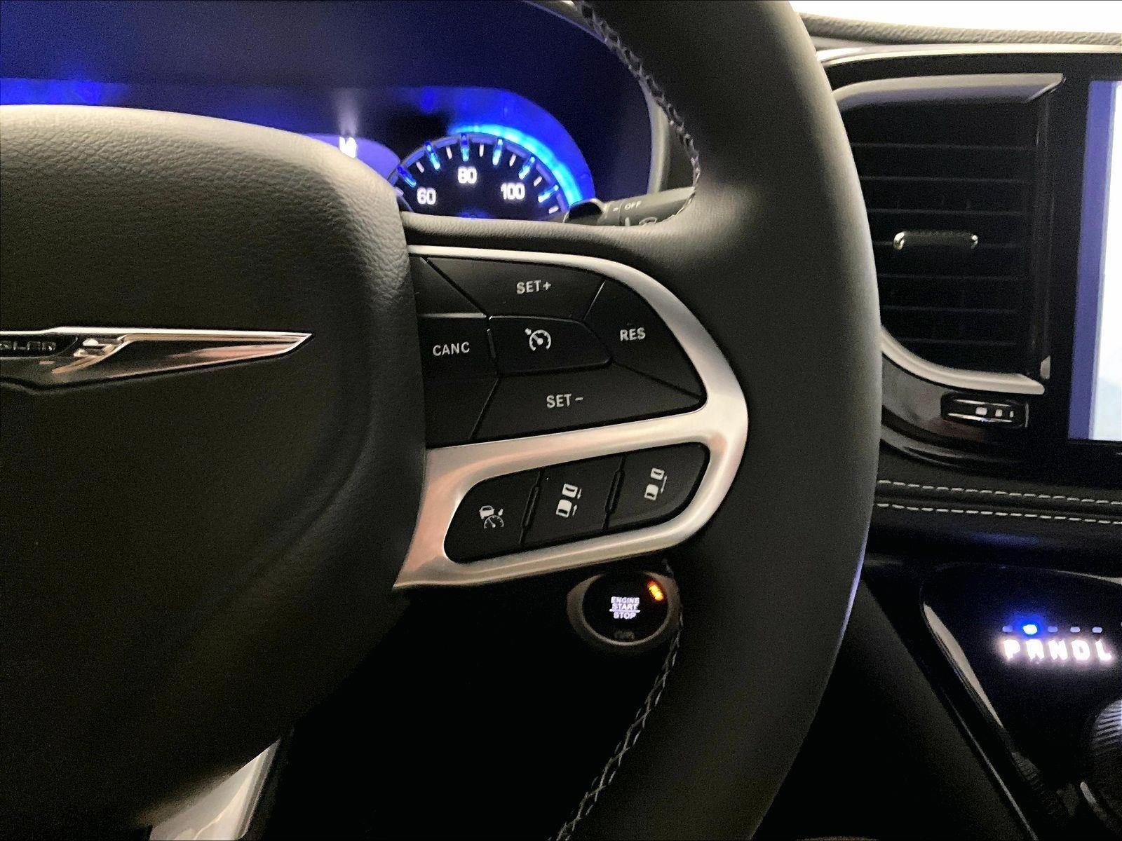 2025 Chrysler Pacifica Select