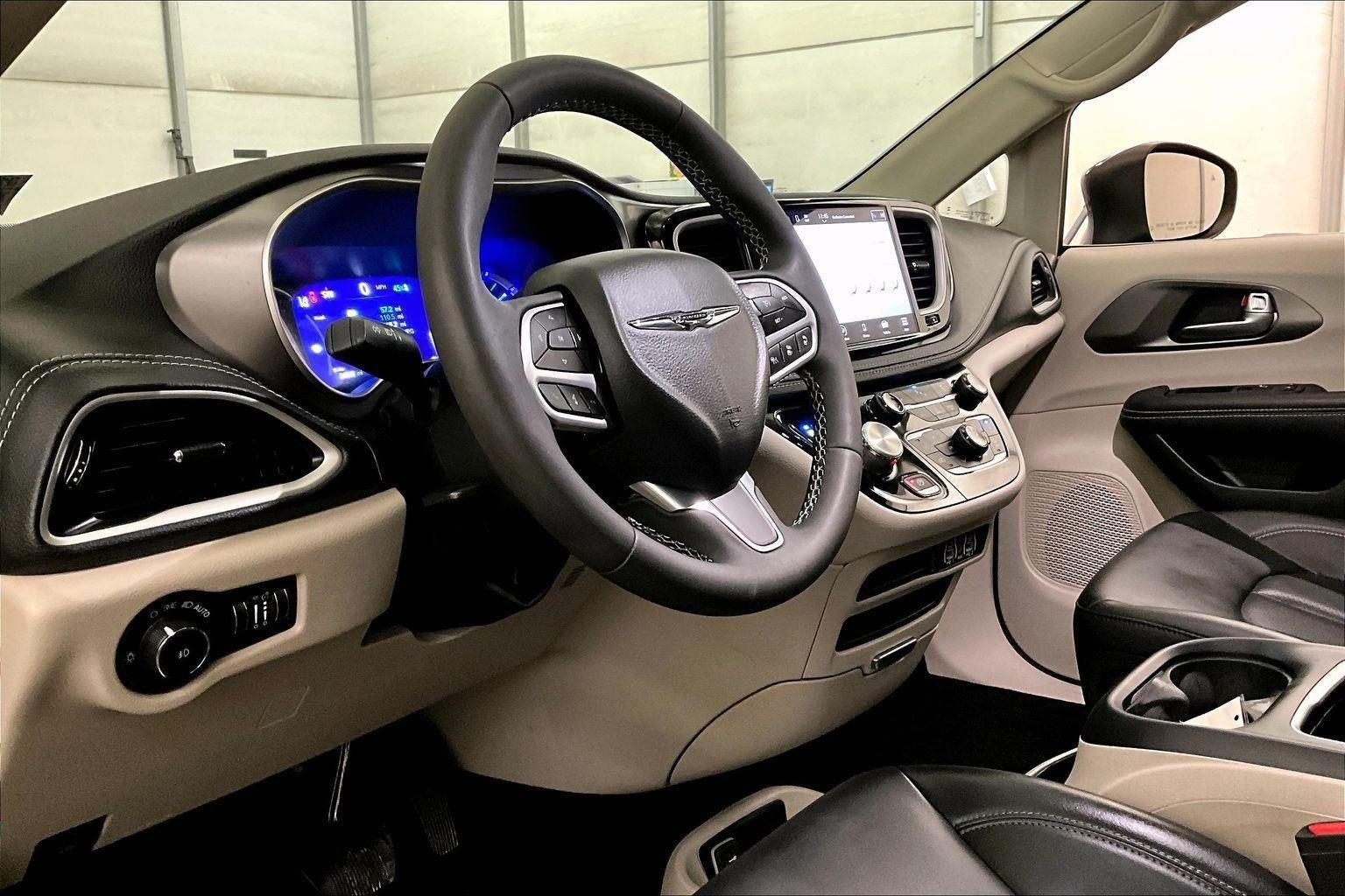 2023 Chrysler Pacifica Hybrid Touring L