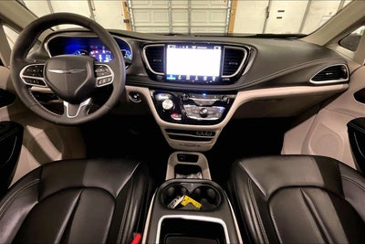 2023 Chrysler Pacifica Hybrid Touring L