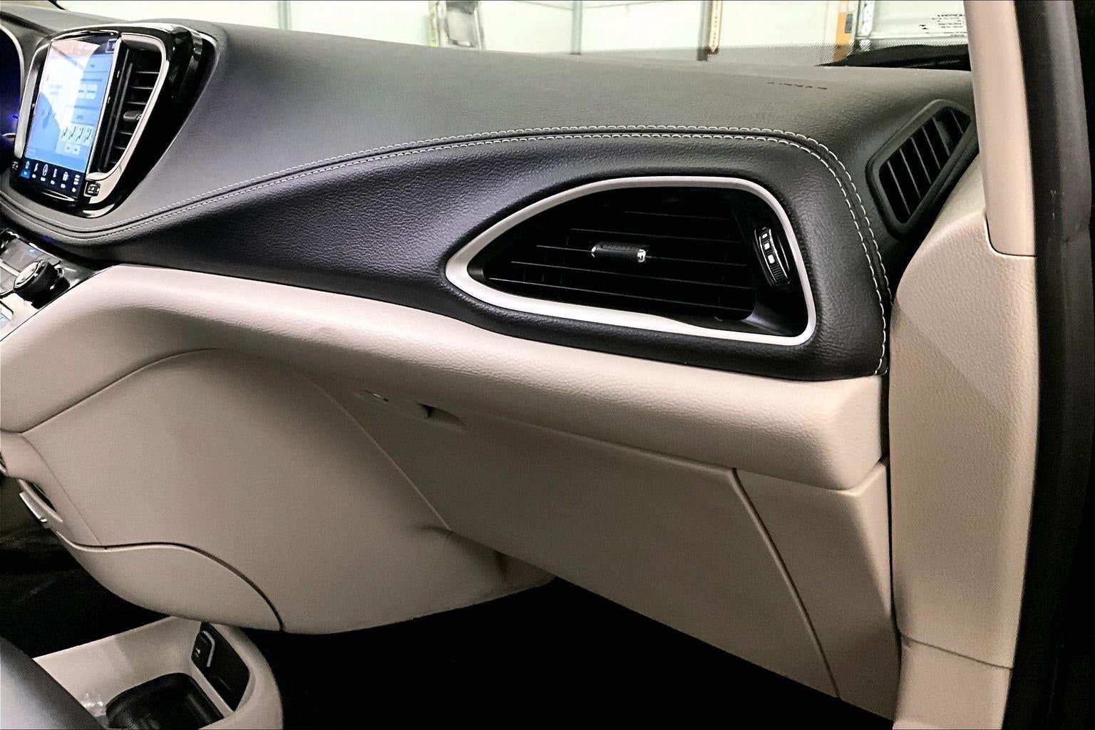 2023 Chrysler Pacifica Hybrid Touring L