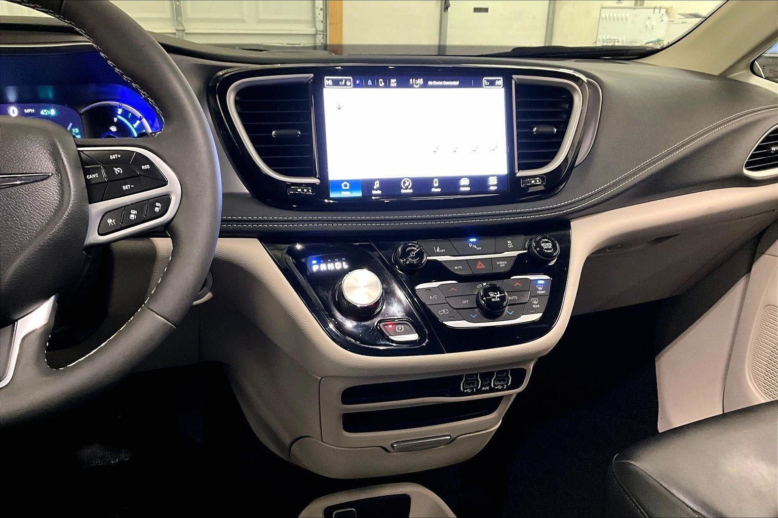 2023 Chrysler Pacifica Hybrid Touring L