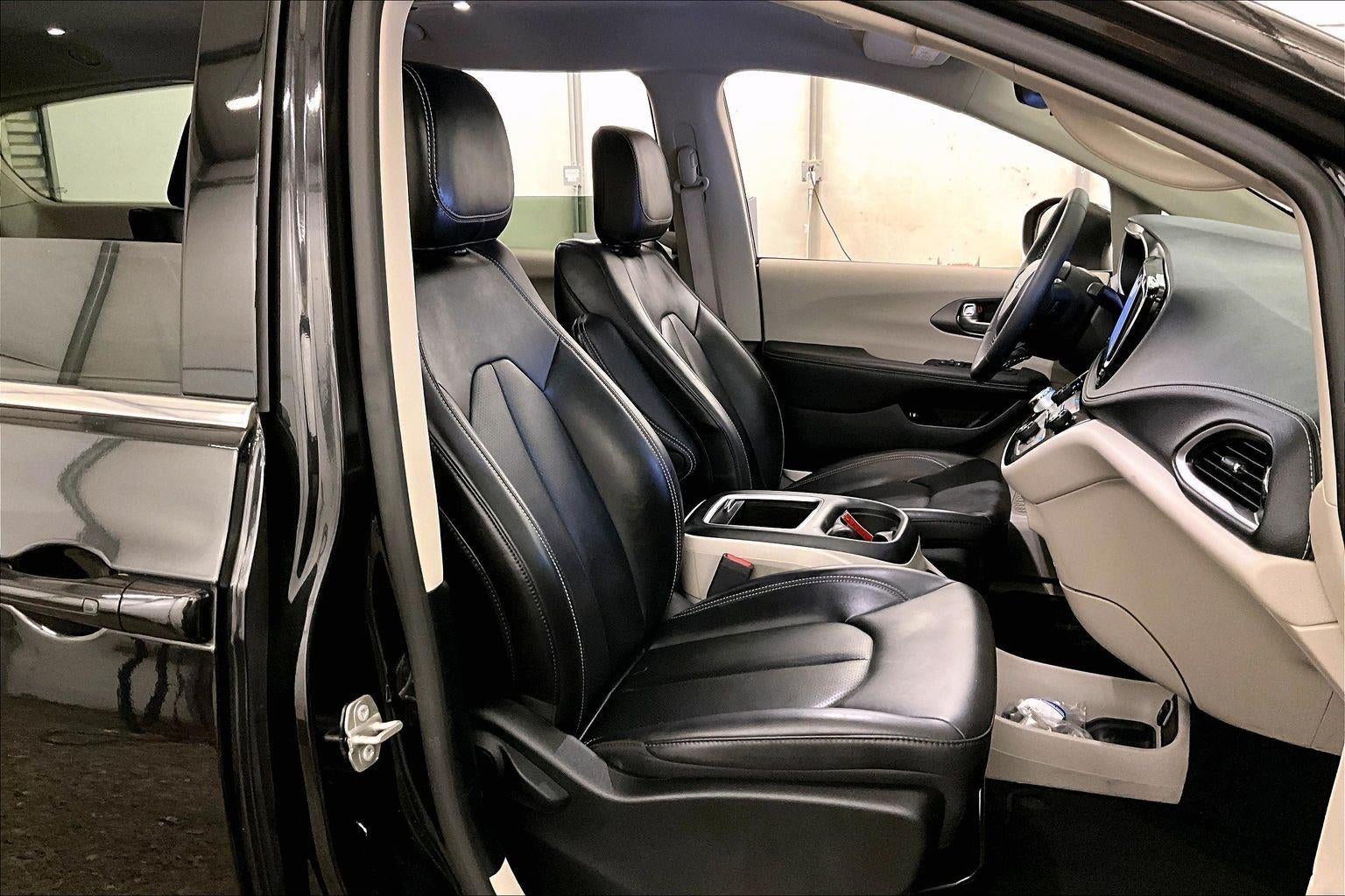 2023 Chrysler Pacifica Hybrid Touring L