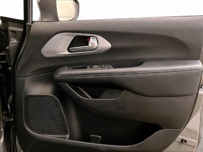 2022 Chrysler Pacifica Hybrid Touring L