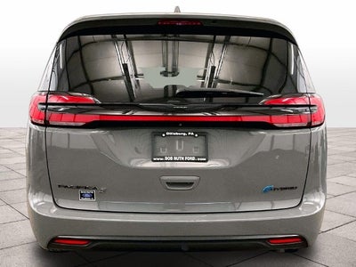 2022 Chrysler Pacifica Hybrid Touring L