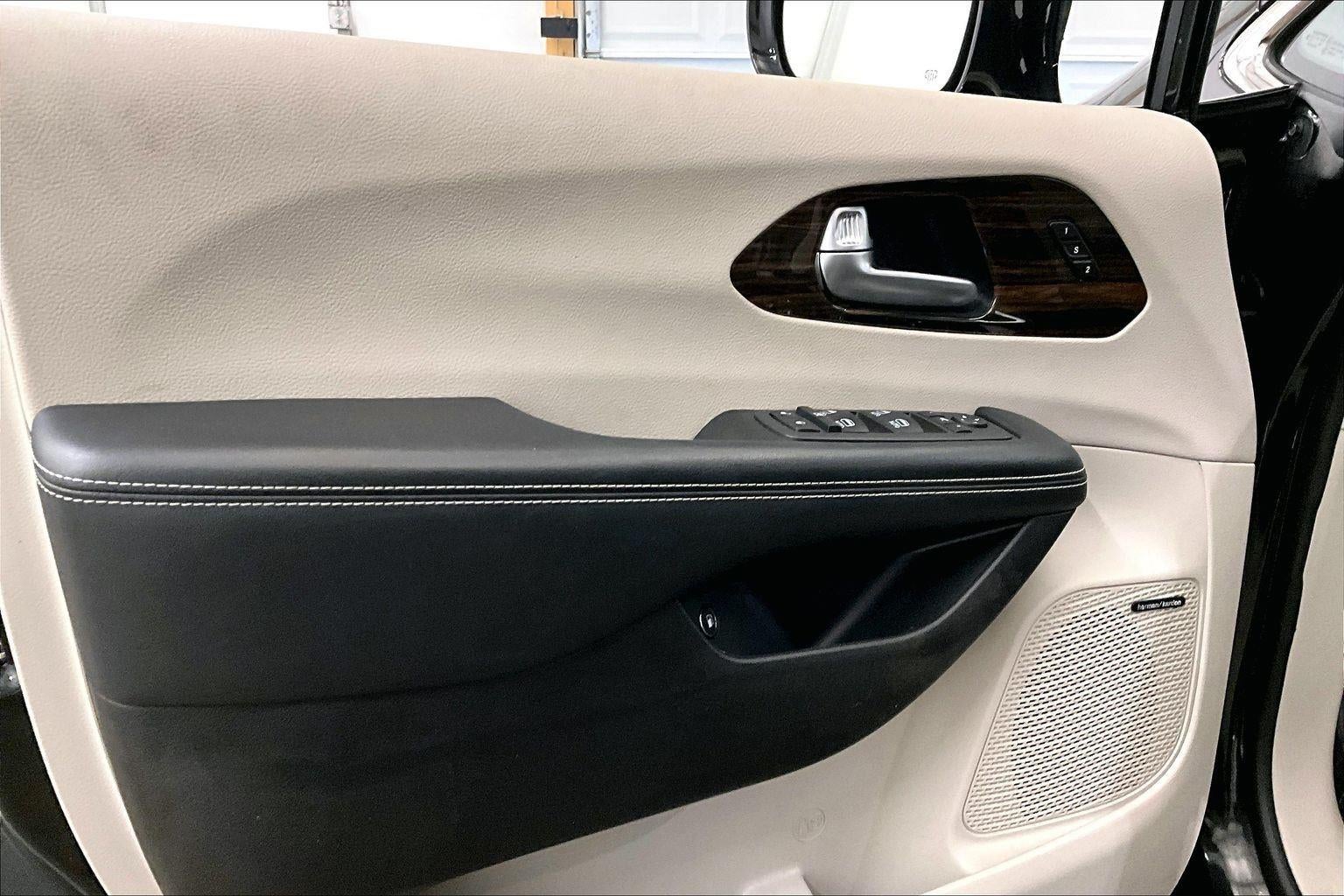 2022 Chrysler Pacifica Hybrid Limited