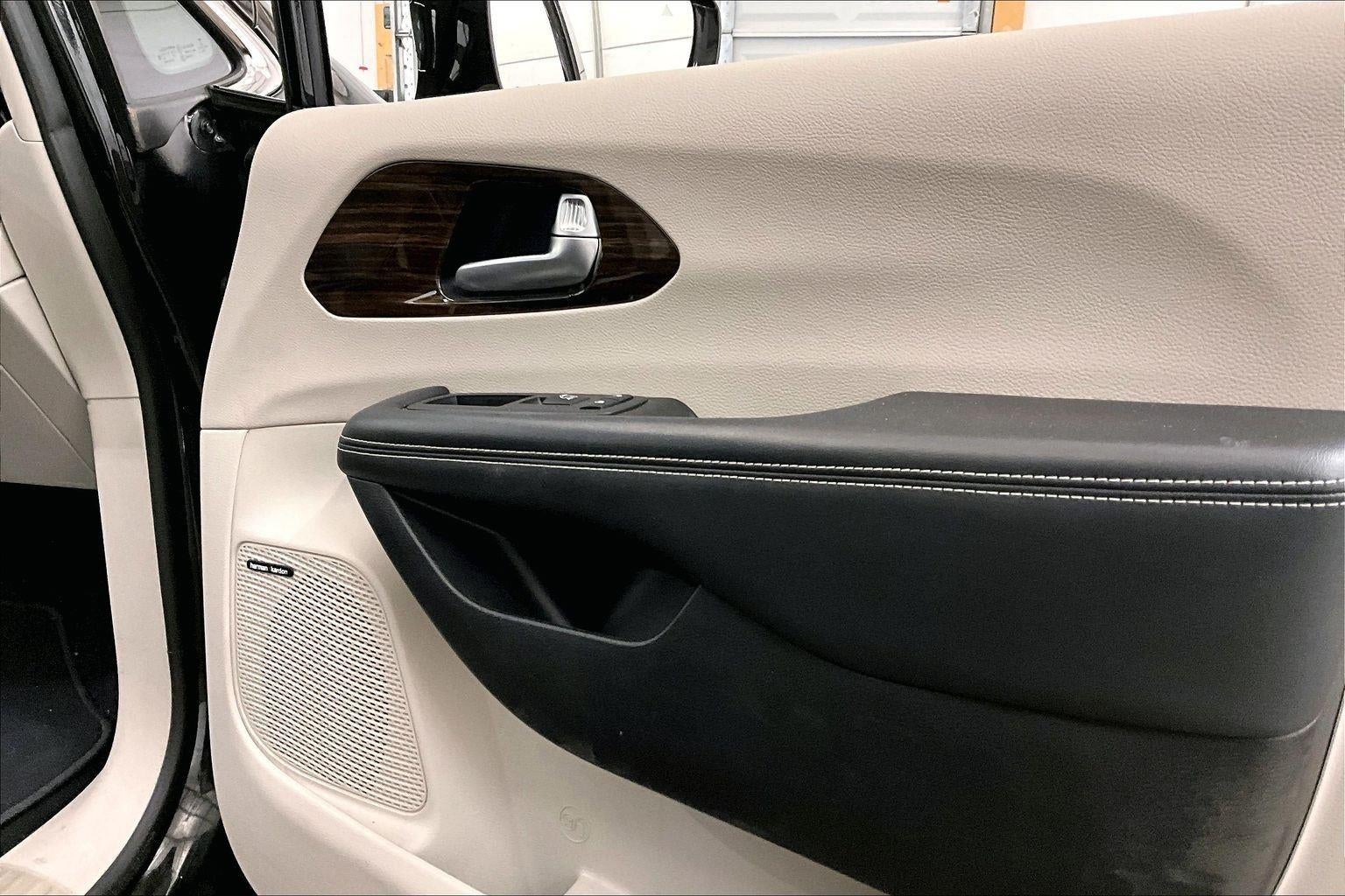 2022 Chrysler Pacifica Hybrid Limited