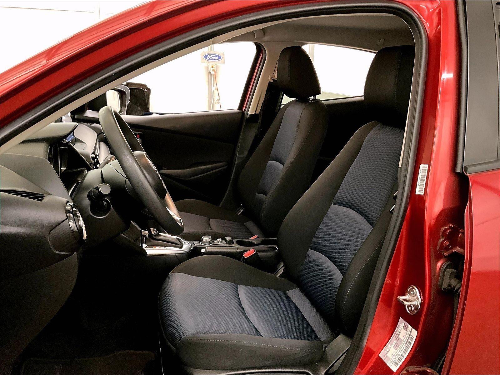 2020 Toyota Yaris Hatchback LE