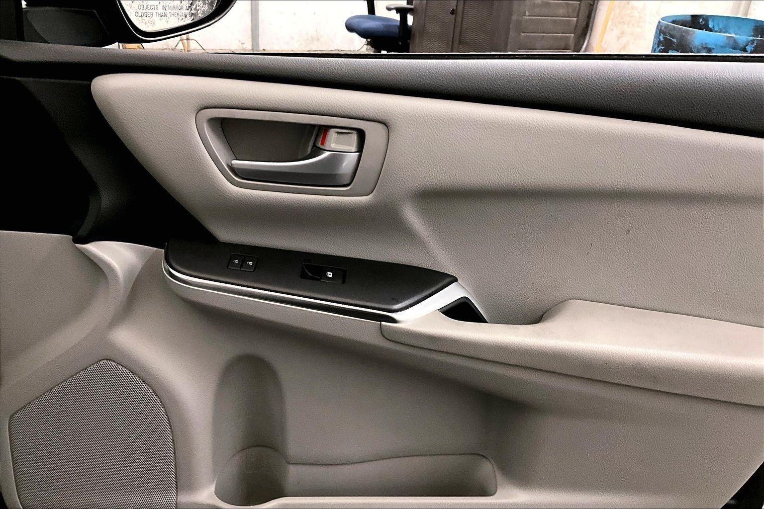 2017 Toyota Camry Hybrid LE