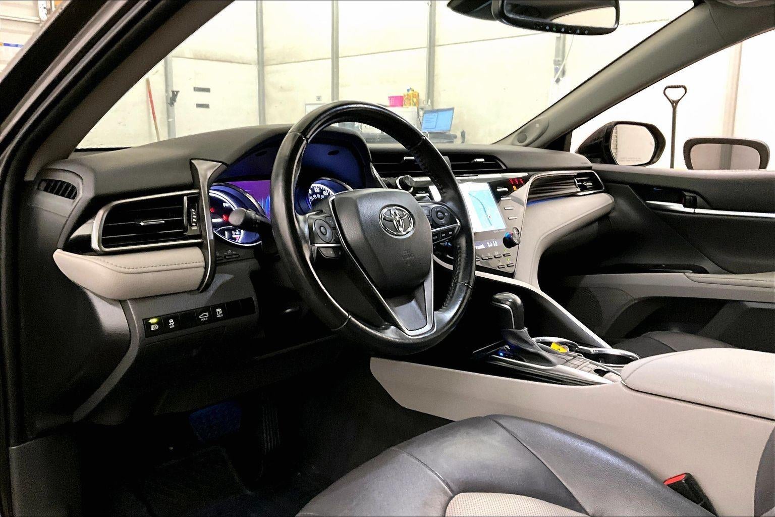 2020 Toyota Camry Hybrid XLE