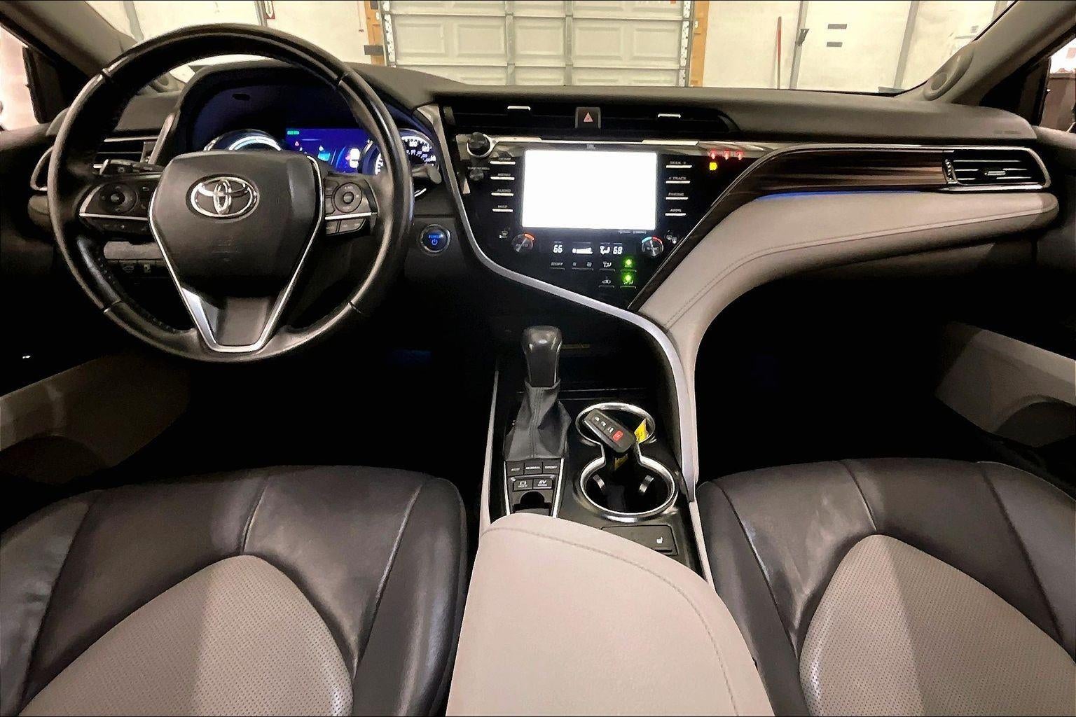2020 Toyota Camry Hybrid XLE