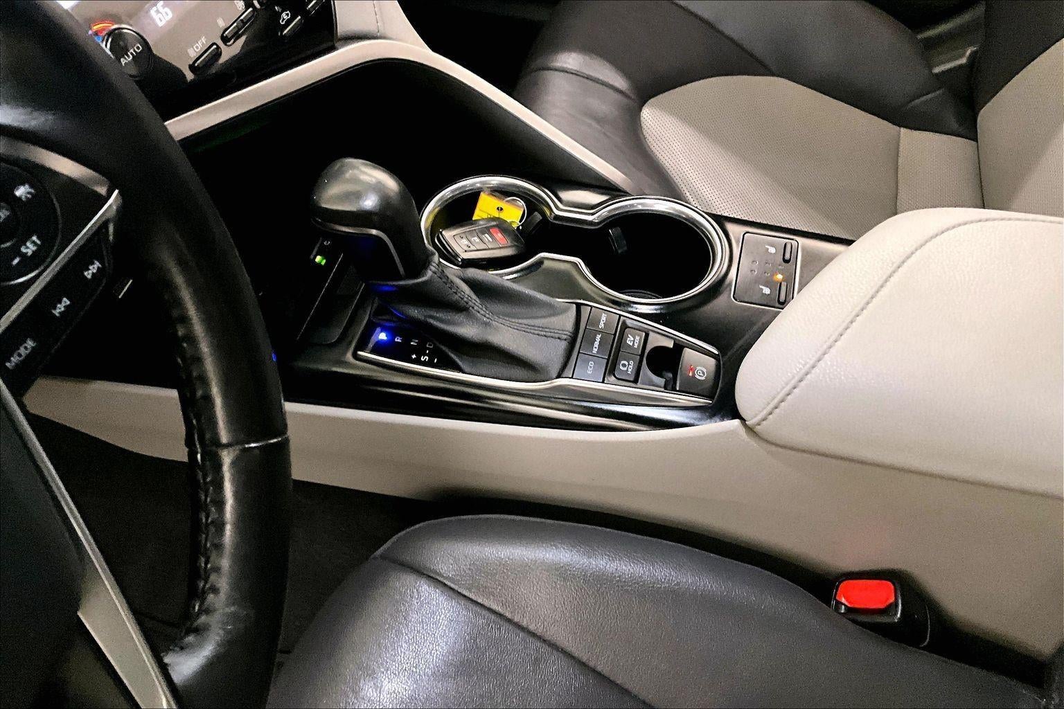 2020 Toyota Camry Hybrid XLE