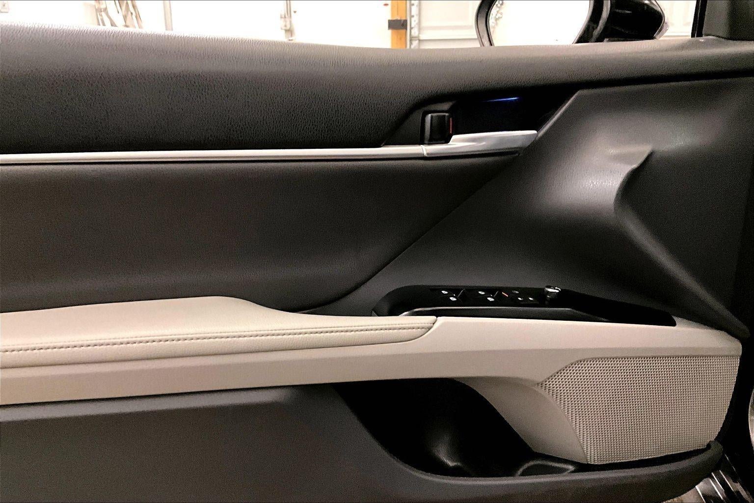 2020 Toyota Camry Hybrid XLE