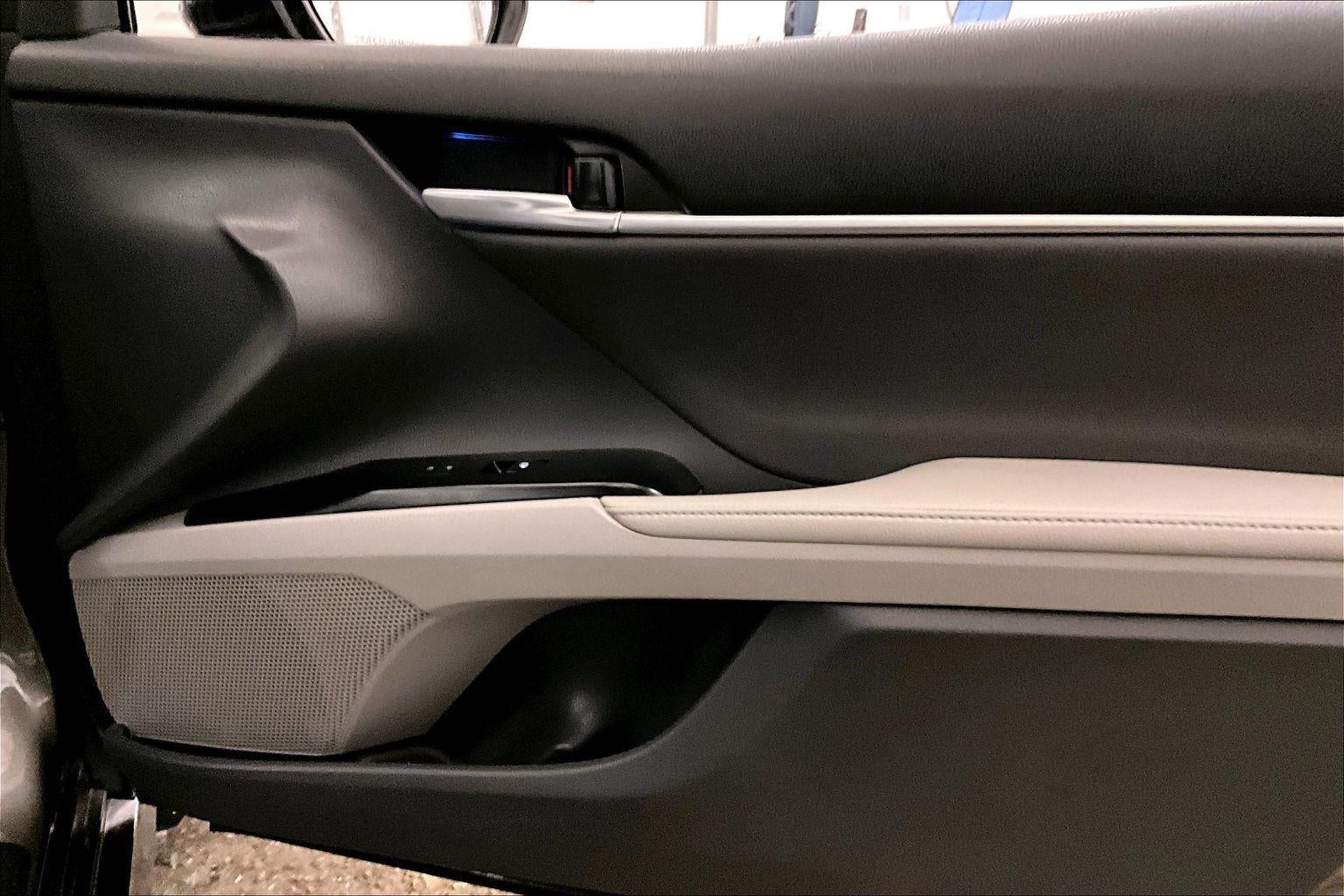 2020 Toyota Camry Hybrid XLE