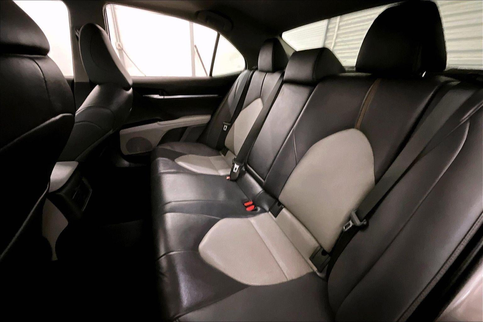 2020 Toyota Camry Hybrid XLE