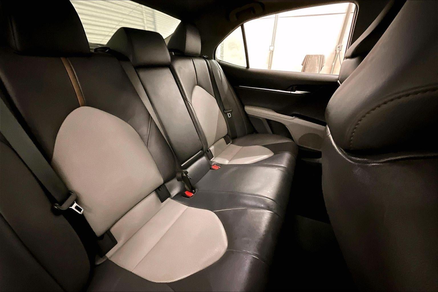 2020 Toyota Camry Hybrid XLE