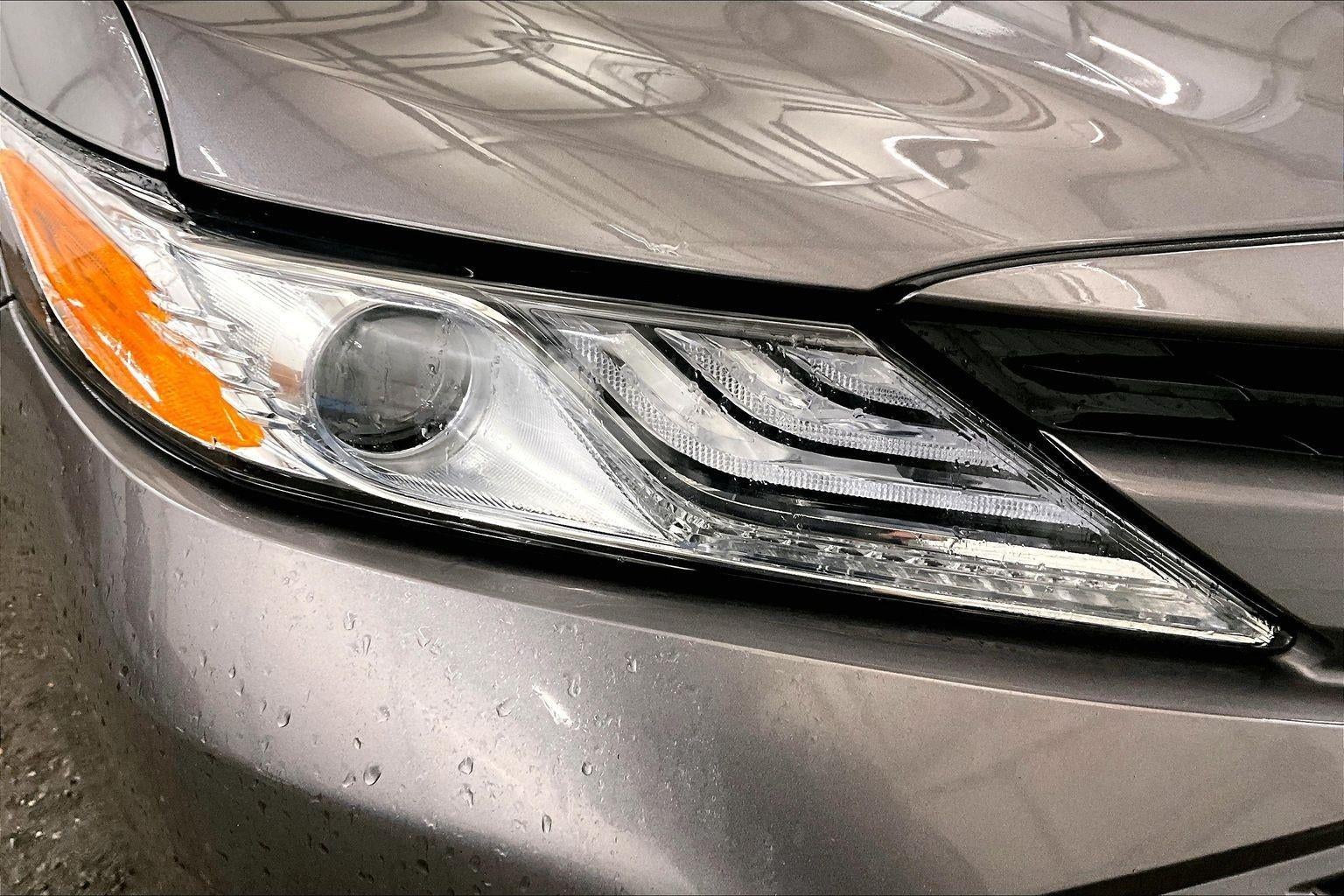 2020 Toyota Camry Hybrid XLE