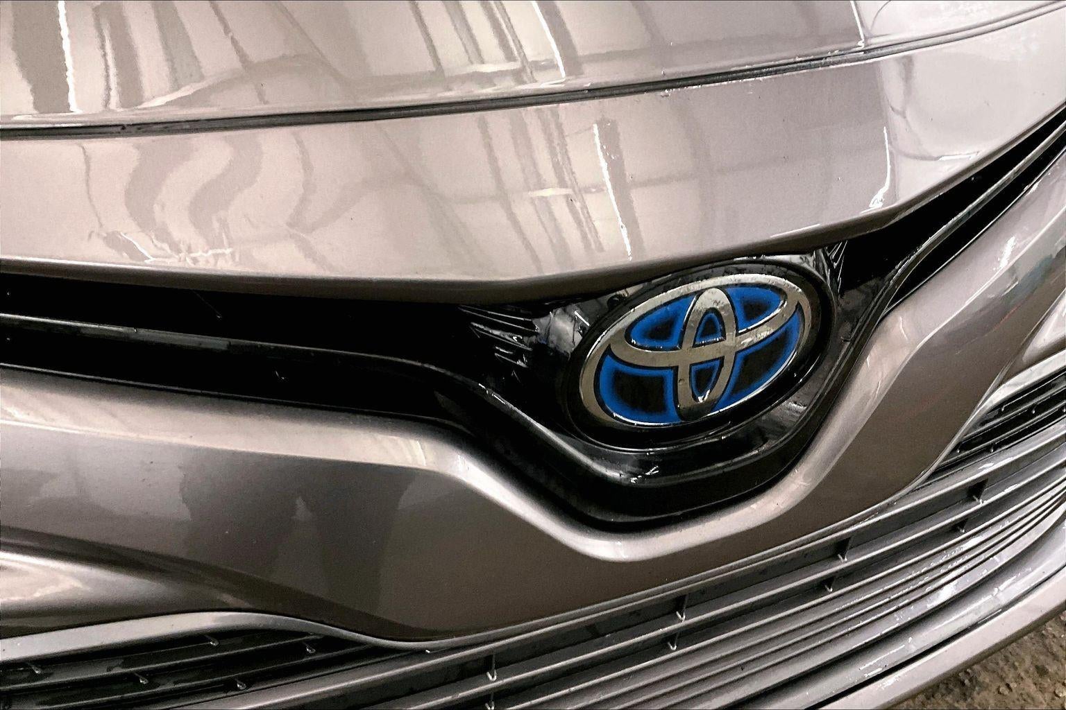 2020 Toyota Camry Hybrid XLE