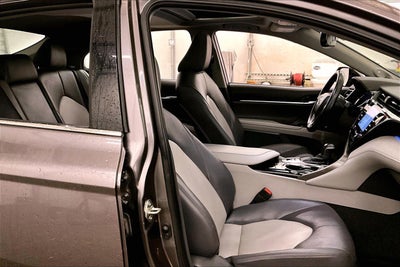 2020 Toyota Camry Hybrid XLE